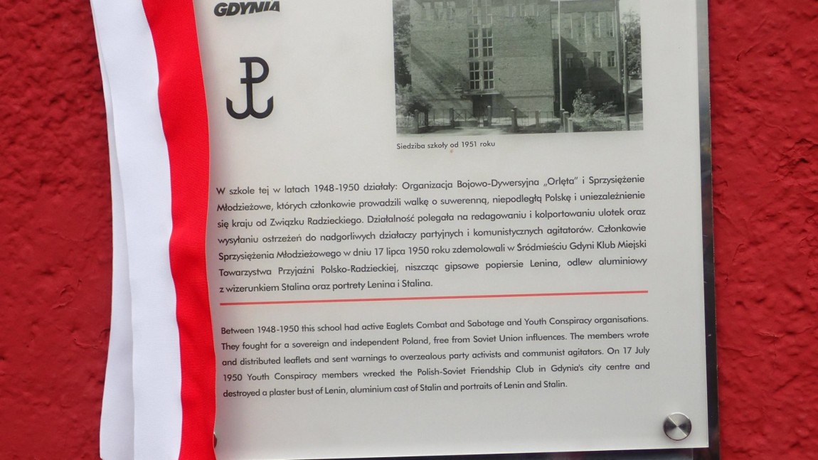 Odsłonięcie tablicy na II LO w Gdyni