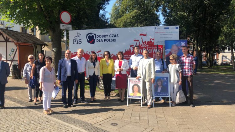 Prezentacja nowego bilbordu wyborczego PiS w Lęborku